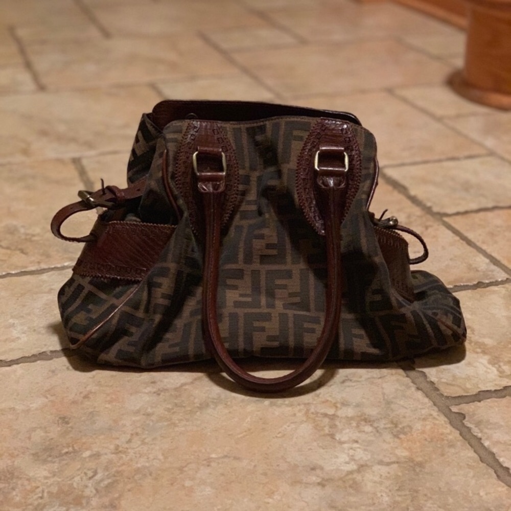 💯 AUTHENTIC BEAUTIFUL FENDI BAG